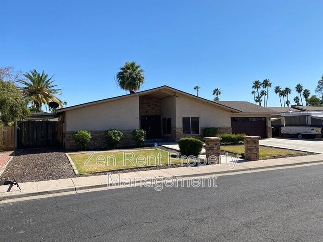 Building Photo - 815 W Juanita Cir