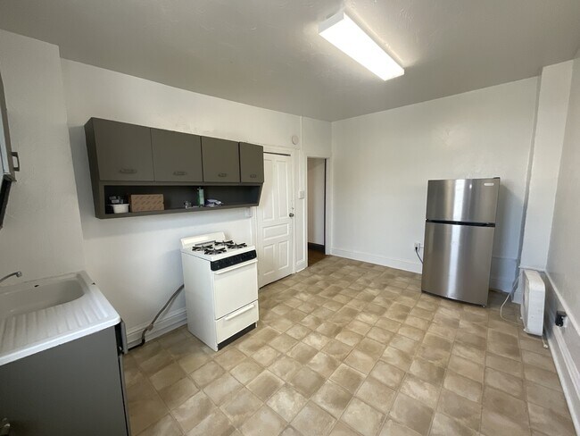 Foto del edificio - 840 W College Ave
