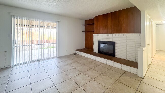 Foto del edificio - 3-Bed, Single Story Home in NON-HOA community