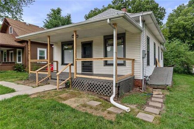 Foto del edificio - Coming Soon | Charming 3 Bed, 3 Bath Bungalow in Independence!