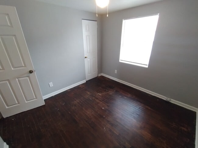 Building Photo - 3036 Saturn Ave