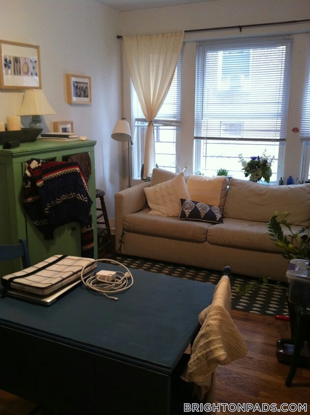 Primary Photo - 1615 Commonwealth Ave