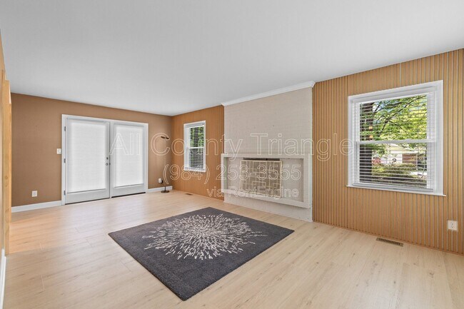 Foto del edificio - 5105 Pine Dr