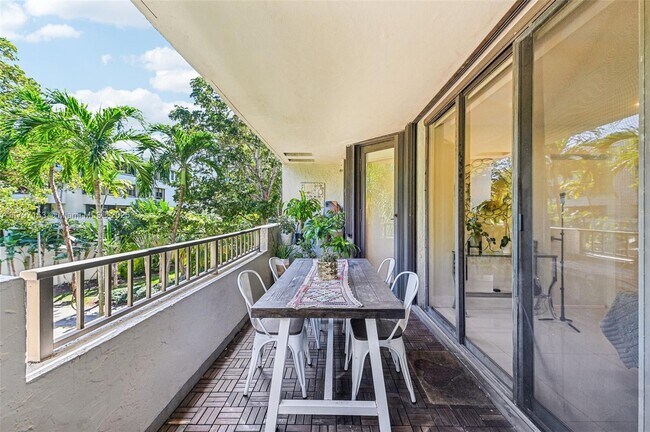 Building Photo - 121 Crandon Blvd
