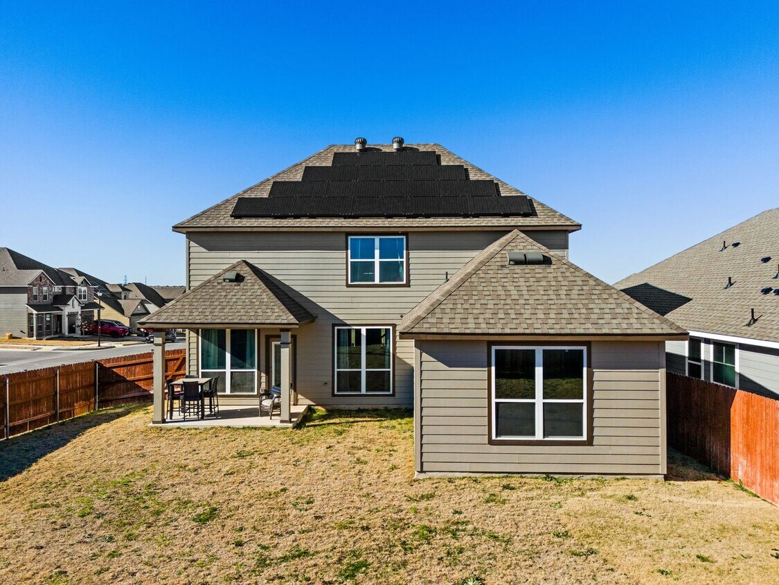 Foto principal - 3700 Addison St