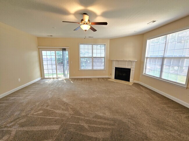 Building Photo - 20 Roselite Cir