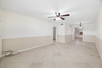 Building Photo - 66 E Tri Oaks Ln