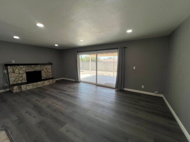 Foto del edificio - 8607 Monte Vista St