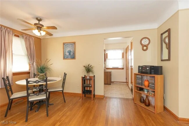 Sala/comedor - 5918 Ira Ave