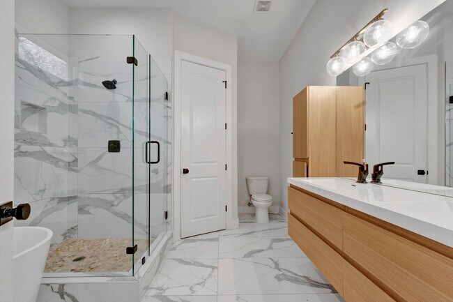 Foto del edificio - 1595 Netherwood Ave