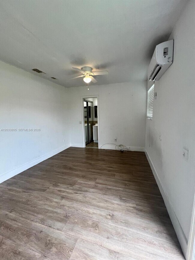 Foto del edificio - 4851 NW 192nd St
