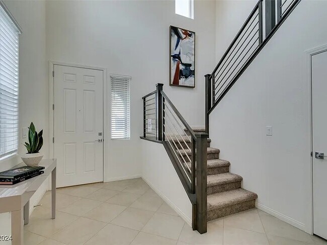 Foto del edificio - 6985 Solano Cyn Ave