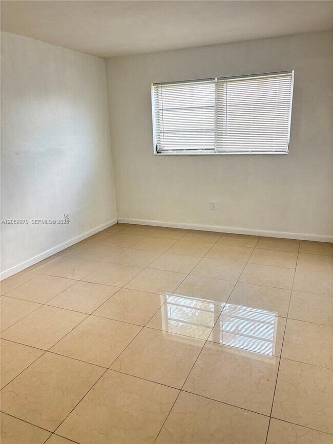 Foto del edificio - 7410 SW 82nd St