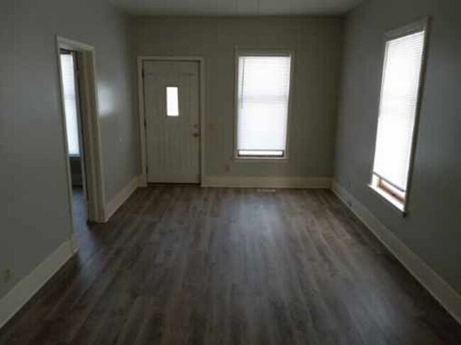 Building Photo - Duplex in Buchanan