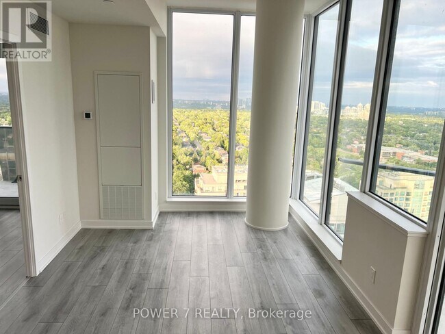 Photo du bâtiment - 15 Ellerslie Ave