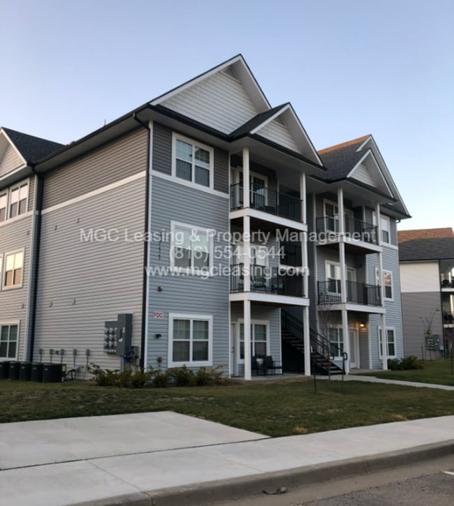 Building Photo - 5731 NE 80th Terrace