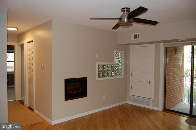 Building Photo - 3321 Valley Dr