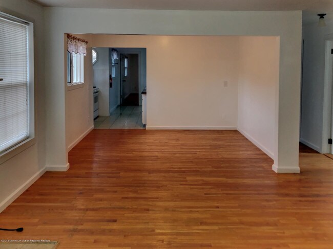 Building Photo - 222 Laurel Ave