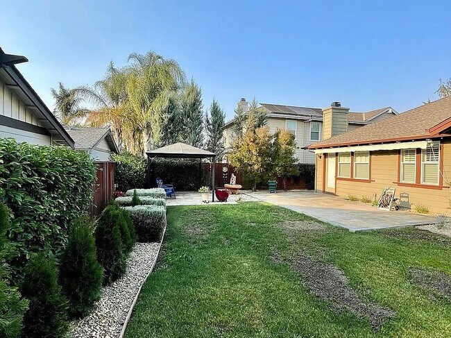 Foto del edificio - 2468 Decker Ln