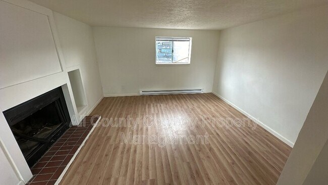 Foto del edificio - 705 Ferris Ct