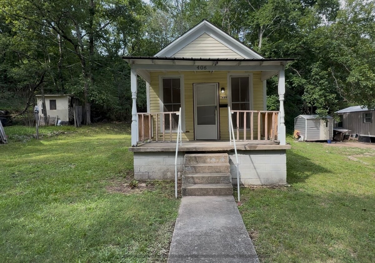 Primary Photo - 406 Cedar St