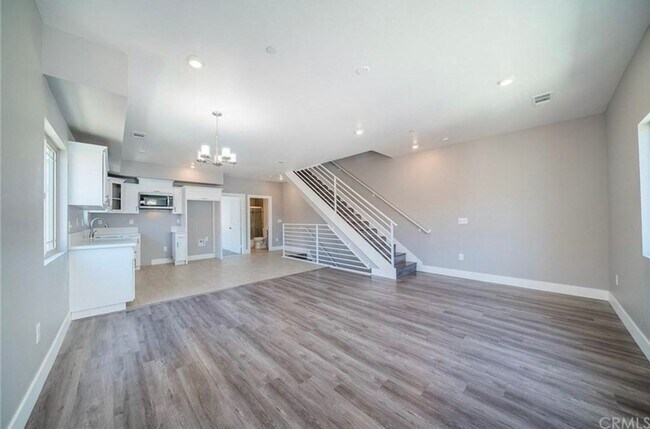 Foto del edificio - 850 W 165th Pl