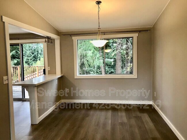 Foto del edificio - 11235 80th Ave NE