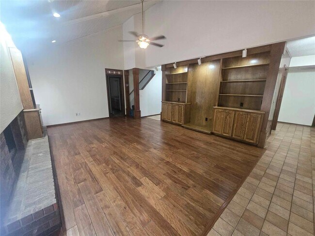Foto del edificio - 1212 Kingston Ct