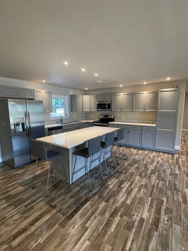 Foto del edificio - Available May!