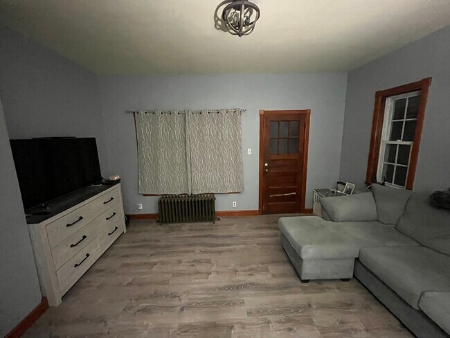 Foto del edificio - 425 Fredonia Ave