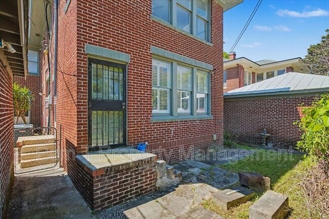 Building Photo - 214 E 48th St