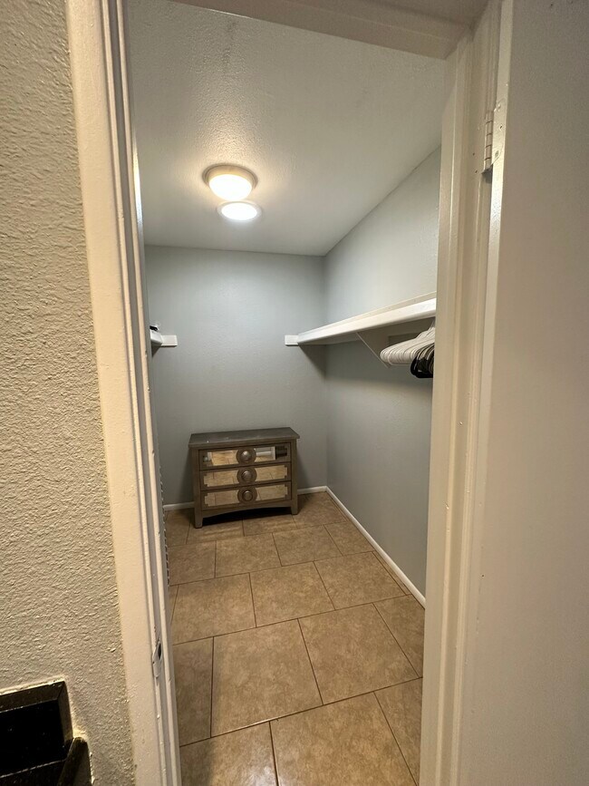 Foto del edificio - 815 N 86th Pl