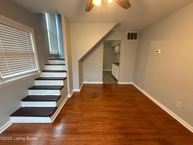 Building Photo - 1825 E Oak St