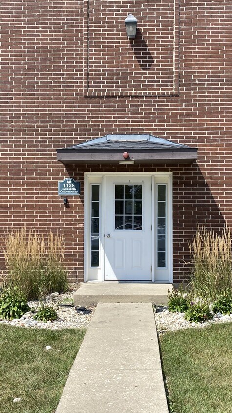 Primary Photo - 1138 Cedar St
