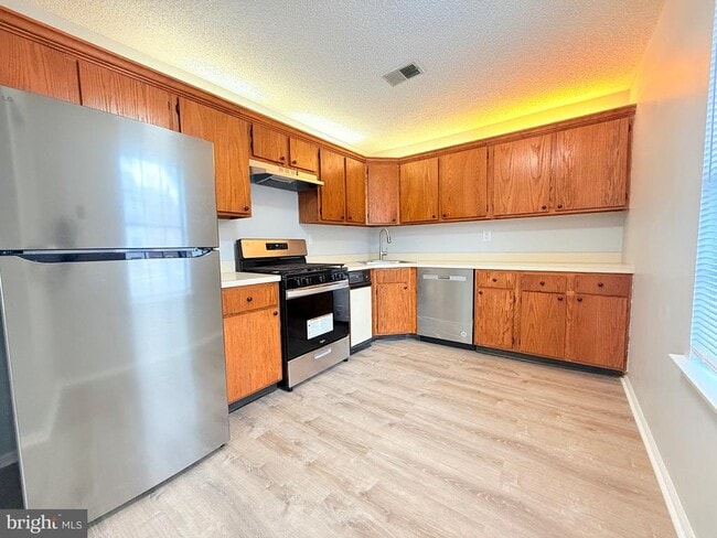 Building Photo - 31 Drewes Ct