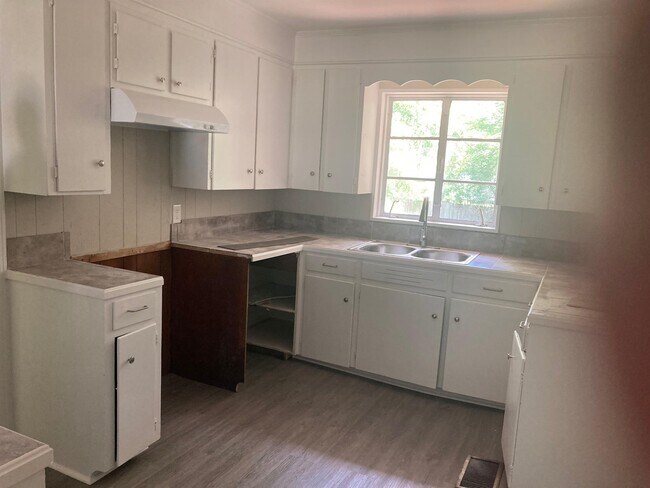 Foto del edificio - 1906 Shamrock Dr