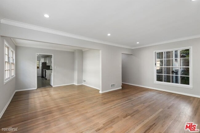 Building Photo - 3 br, 3 bath Condo - 8567 Holloway Dr Apt 2