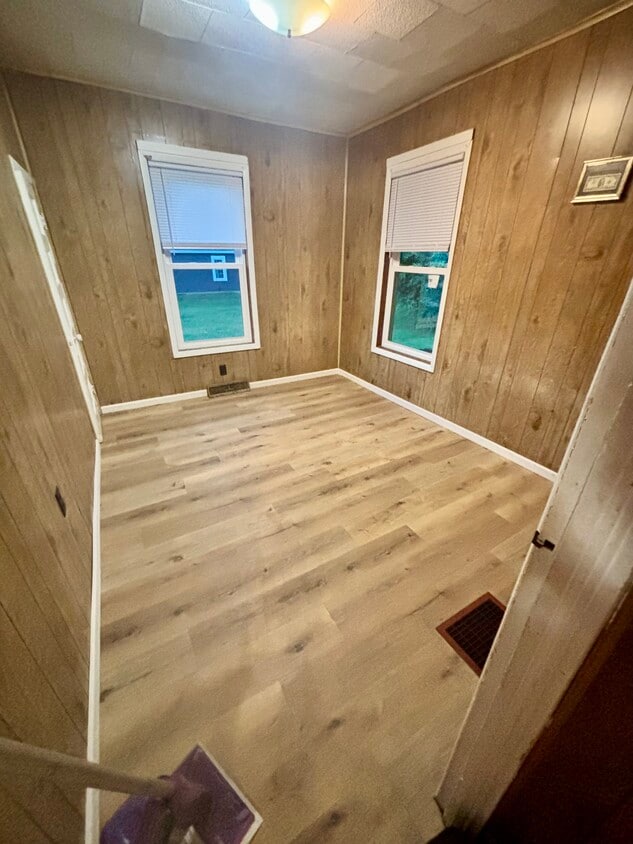 bedroom 2 - 506 S Main St