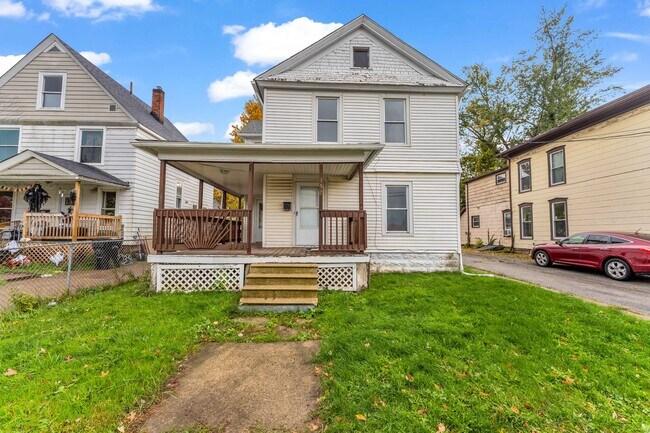 Building Photo - 352 7th St