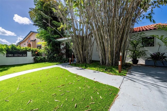 Foto del edificio - 1360 SW 16th St