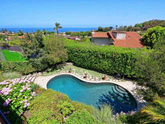 Piscina de agua salada - 345 Palos Verdes Dr W