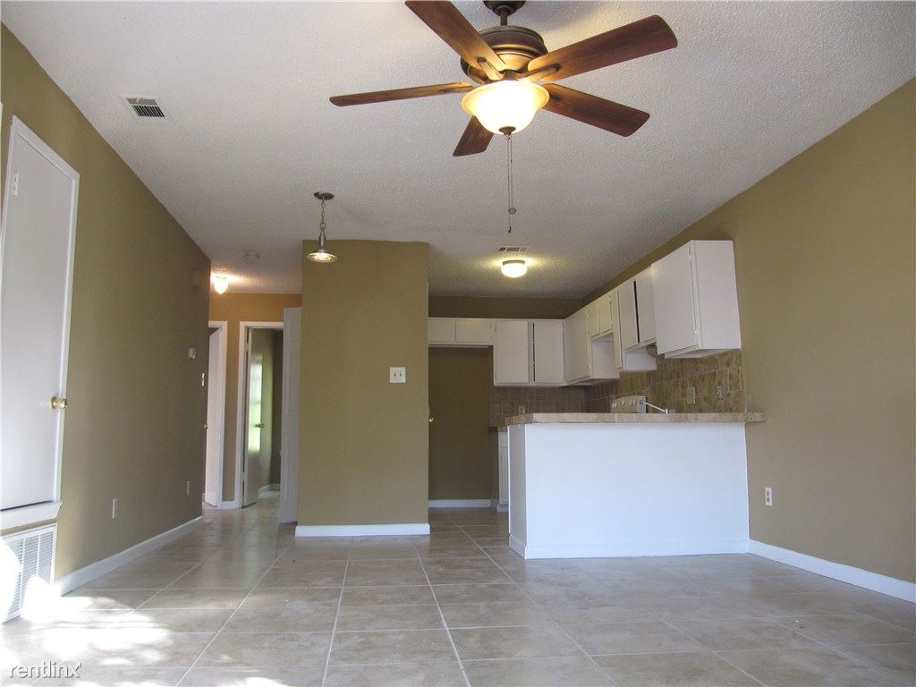 Primary Photo - 520 Lenora Dr