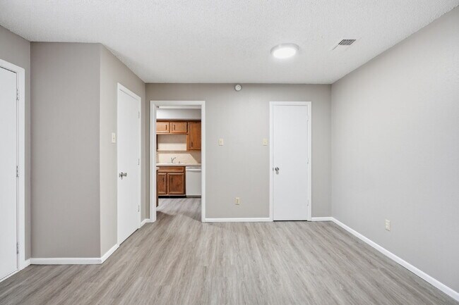 Building Photo - Affordable Upstairs Two-Bedroom Sanctuary with Modern Comforts!