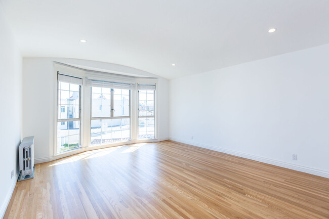 Interior Photo - 3820 Scott