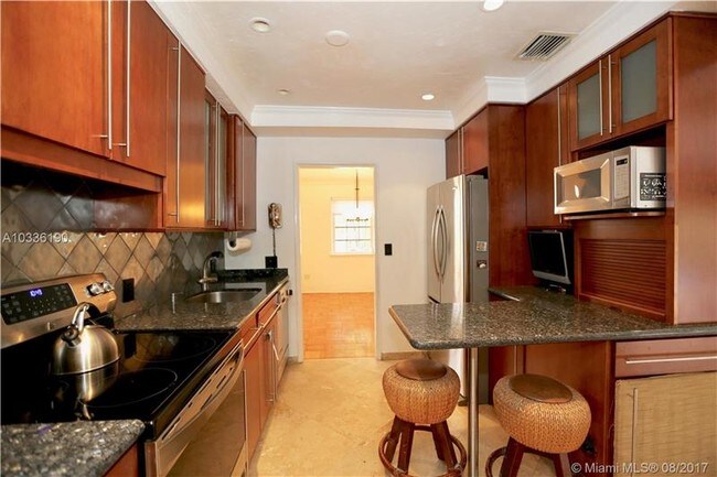 Building Photo - 824 W 47th St