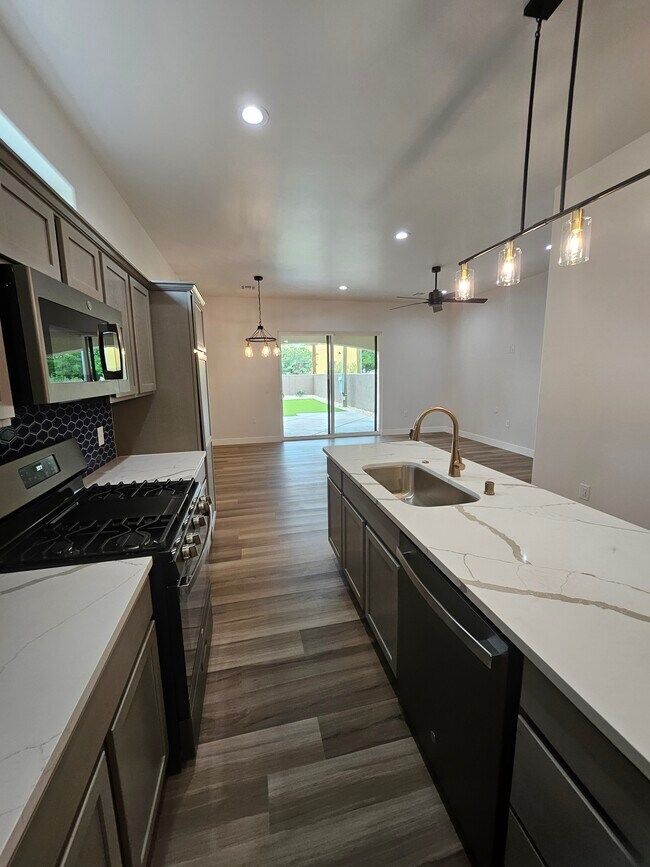 Foto del edificio - 1003 N Armijo St