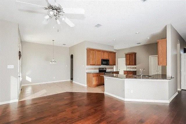 Foto del edificio - 1027 Fair Oaks Dr