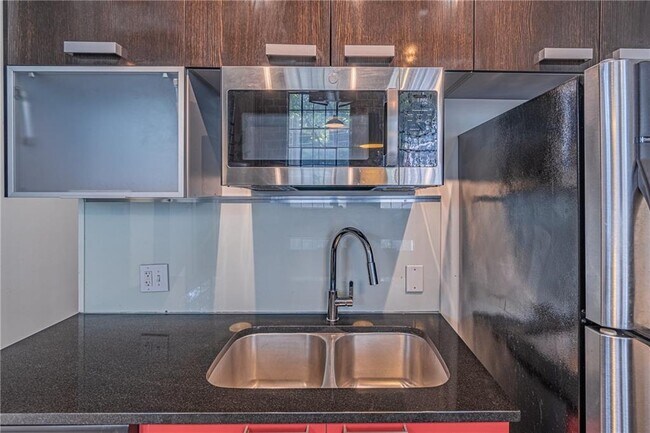 Building Photo - 650 Glen Iris Dr NE