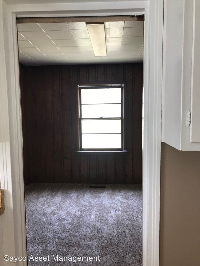 Building Photo - 3 br, 1 bath House - 913 Five Mile Rd