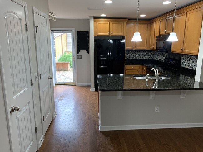 Building Photo - 2704 River Vista Ct